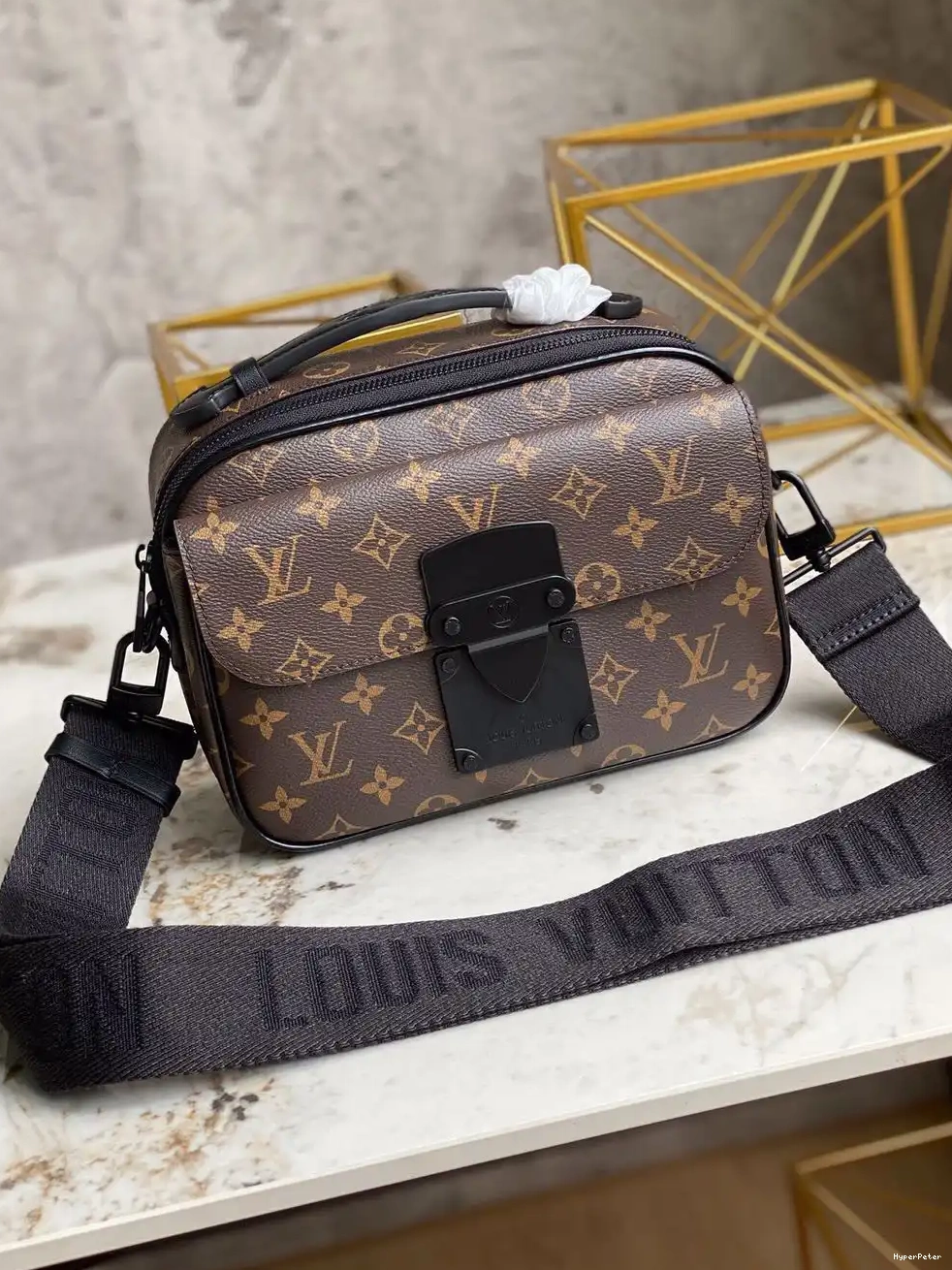 LOUIS VUITTON S LOCK MESSENGER 0517